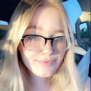 Meet your Posher, Kayla